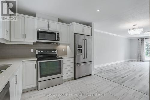 47 Szollosy Circle, Hamilton, ON - Indoor Photo Showing Kitchen With Double Sink
