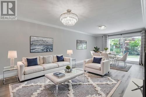 47 Szollosy Circle, Hamilton, ON - Indoor Photo Showing Living Room