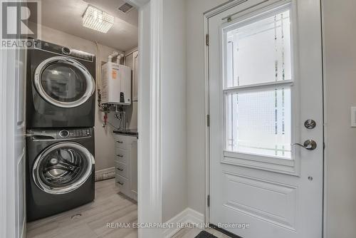 47 Szollosy Circle, Hamilton, ON - Indoor Photo Showing Laundry Room