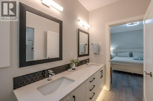 535 Westminster Avenue W Unit# 102, Penticton, BC - Indoor Photo Showing Bathroom