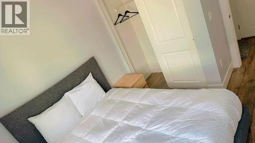 722 Coopland Crescent Unit# 1, Kelowna, BC - Indoor Photo Showing Bedroom