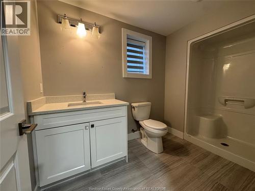 770 Keil Drive South, Chatham, ON - Indoor Photo Showing Bathroom