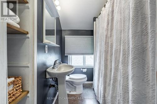 52 Connaught Avenue N, Hamilton, ON - Indoor Photo Showing Bathroom