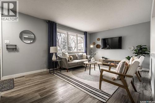 124 Mcmaster Crescent, Saskatoon, SK - Indoor Photo Showing Living Room