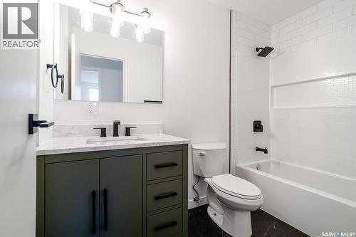 3914 Castle Road, Regina, SK - Indoor Photo Showing Bathroom