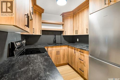 3914 Castle Road, Regina, SK - Indoor Photo Showing Kitchen