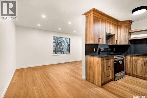 3914 Castle Road, Regina, SK - Indoor Photo Showing Kitchen