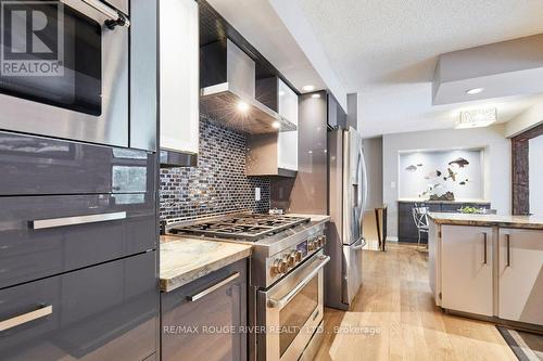 112 Old Varcoe Road, Clarington, ON - Indoor Photo Showing Kitchen With Upgraded Kitchen