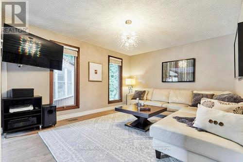 112 Old Varcoe Road, Clarington, ON - Indoor Photo Showing Living Room