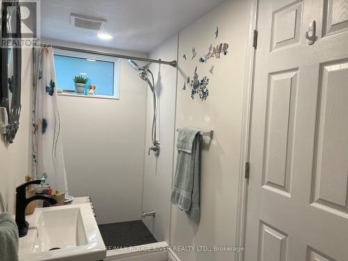 112 Old Varcoe Road, Clarington, ON - Indoor Photo Showing Bathroom