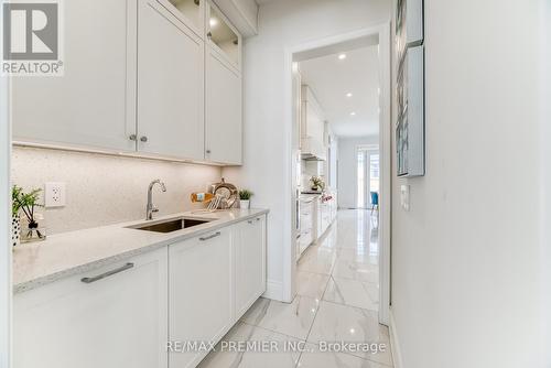 101 Appleyard Avenue, Vaughan, ON - Indoor Photo Showing Kitchen