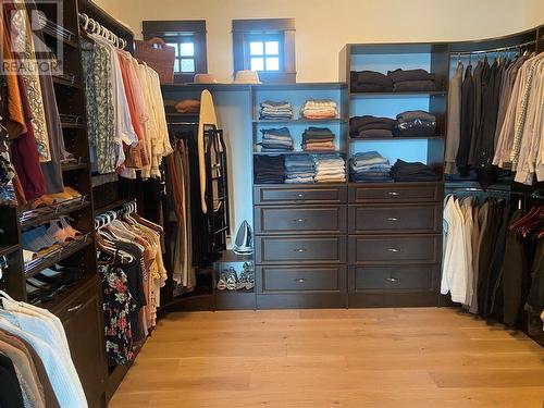 716 Kuipers Crescent, Kelowna, BC - Indoor With Storage