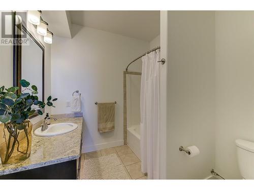 716 Kuipers Crescent, Kelowna, BC - Indoor Photo Showing Bathroom