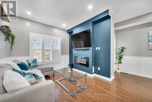 1 - 2600 Glengarry Road, Mississauga, ON - Indoor Photo Showing Living Room With Fireplace