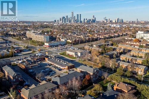 1 - 2600 Glengarry Road, Mississauga, ON - Outdoor With View