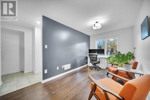1 - 2600 Glengarry Road, Mississauga, ON - Indoor Photo Showing Living Room