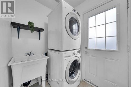 1 - 2600 Glengarry Road, Mississauga, ON - Indoor Photo Showing Laundry Room
