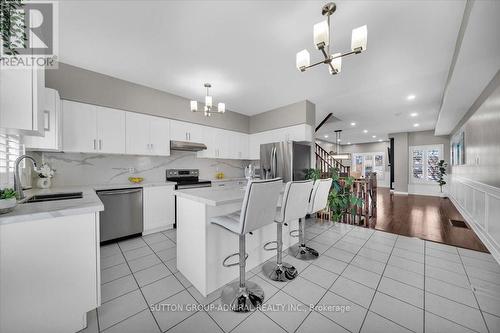 1 - 2600 Glengarry Road, Mississauga, ON - Indoor Photo Showing Kitchen With Double Sink With Upgraded Kitchen