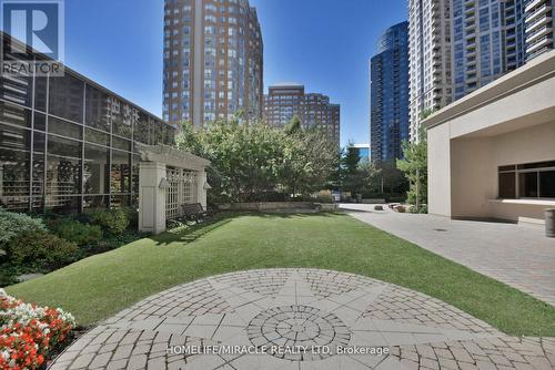 807 - 3880 Duke Of York Boulevard, Mississauga, ON - Outdoor