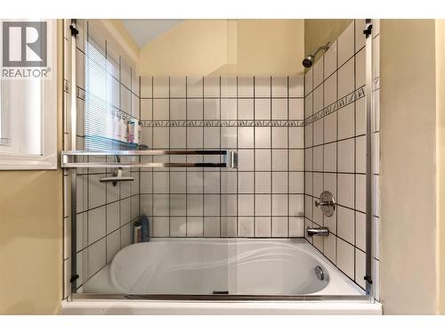2401 Perrier Lane, Nelson, BC - Indoor Photo Showing Bathroom
