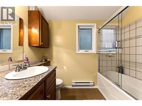 2401 Perrier Lane, Nelson, BC - Indoor Photo Showing Bathroom