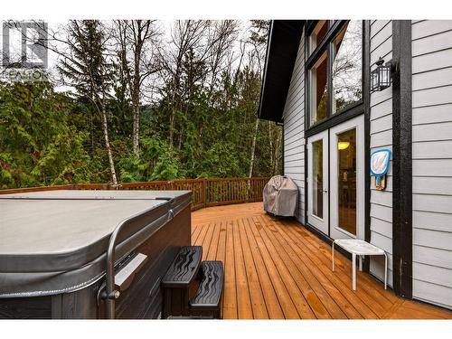 2401 Perrier Lane, Nelson, BC - Outdoor With Exterior