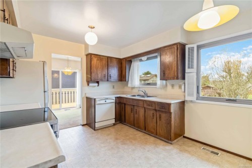 4251 Rossiter Dr, Saanich, BC 