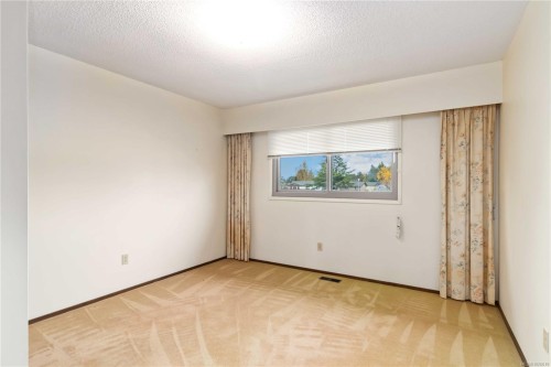 4251 Rossiter Dr, Saanich, BC 