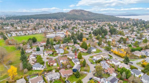 4251 Rossiter Dr, Saanich, BC 