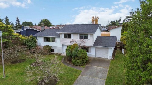4251 Rossiter Dr, Saanich, BC 