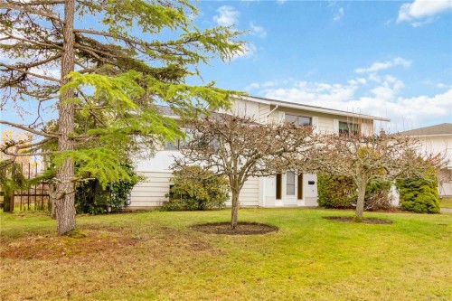 4251 Rossiter Dr, Saanich, BC 