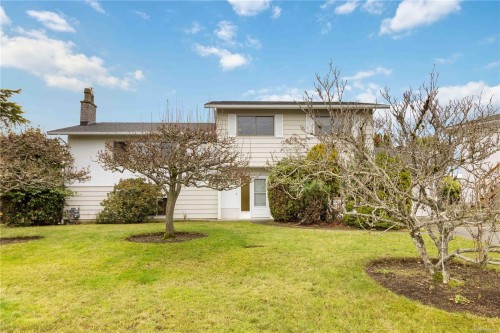 4251 Rossiter Dr, Saanich, BC 