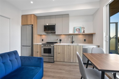 406-1301 Hillside Ave, Victoria, BC - Indoor Photo Showing Kitchen