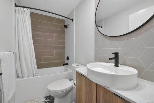 406-1301 Hillside Ave, Victoria, BC - Indoor Photo Showing Bathroom