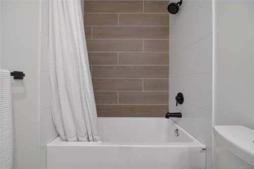 406-1301 Hillside Ave, Victoria, BC - Indoor Photo Showing Bathroom