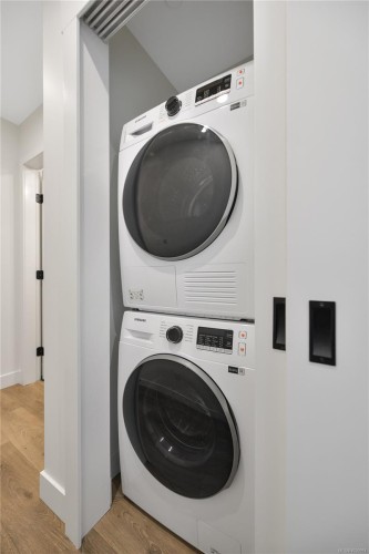 406-1301 Hillside Ave, Victoria, BC - Indoor Photo Showing Laundry Room