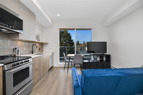 406-1301 Hillside Ave, Victoria, BC - Indoor Photo Showing Kitchen