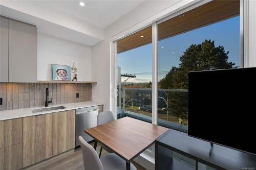 406-1301 Hillside Ave, Victoria, BC - Indoor