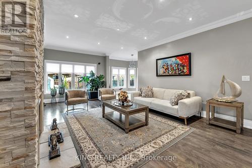174 Minto Crescent, Milton, ON - Indoor Photo Showing Living Room