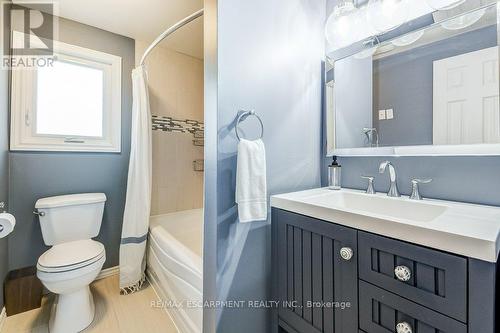 149 Charterhouse Crescent, Hamilton, ON - Indoor Photo Showing Bathroom