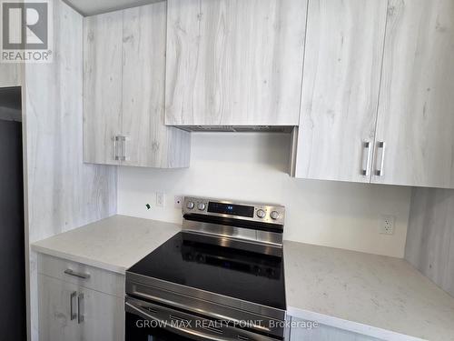 3 - 7 Kingbird Common, Cambridge, ON - Indoor Photo Showing Kitchen