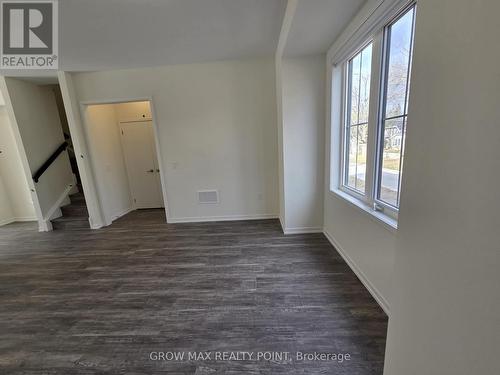 3 - 7 Kingbird Common, Cambridge, ON - Indoor Photo Showing Other Room