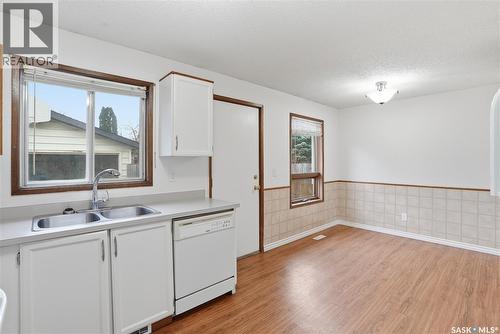 226 Stillwater Drive, Saskatoon, SK - Indoor Photo Showing Kitchen With Double Sink
