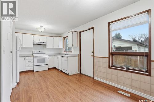 226 Stillwater Drive, Saskatoon, SK - Indoor Photo Showing Kitchen
