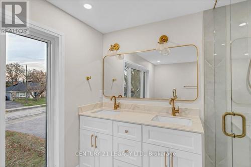 Mater Washroom - 2027 Churchill Avenue, Burlington, ON - Indoor Photo Showing Bathroom