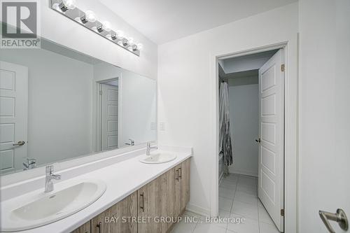 5 Selfridge Way, Whitby, ON - Indoor Photo Showing Bathroom