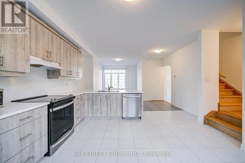 5 Selfridge Way, Whitby, ON - Indoor Photo Showing Kitchen With Double Sink With Upgraded Kitchen
