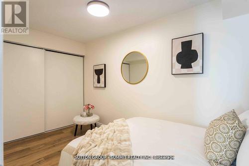 421 - 12 Douro Street, Toronto, ON - Indoor Photo Showing Bedroom