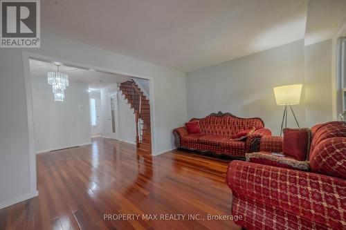 52 Whispering Willow Pathway, Toronto, ON - Indoor Photo Showing Living Room