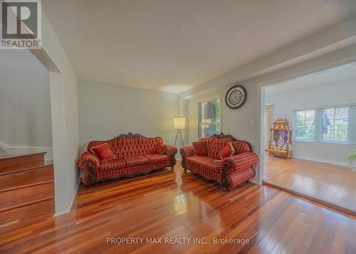 52 Whispering Willow Pathway, Toronto, ON - Indoor Photo Showing Living Room